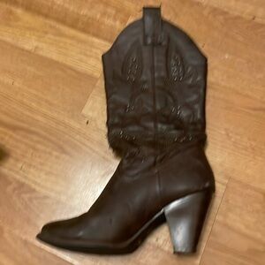Used women’s boots